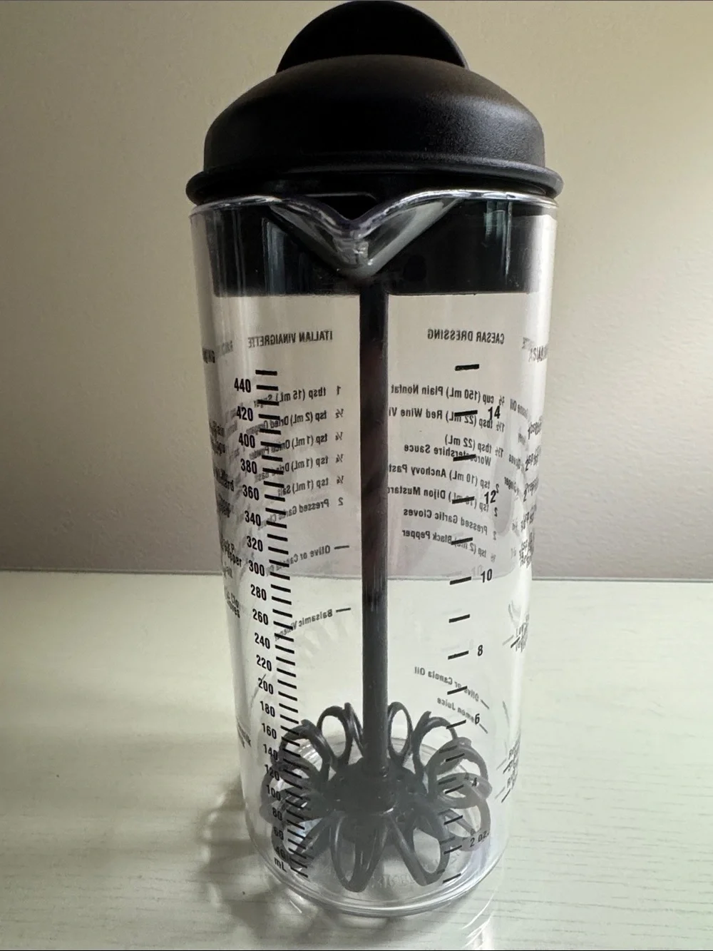 The Pampered Chef Black Salad Dressing Mixer Bottle with Built-in Whisk. NWOT